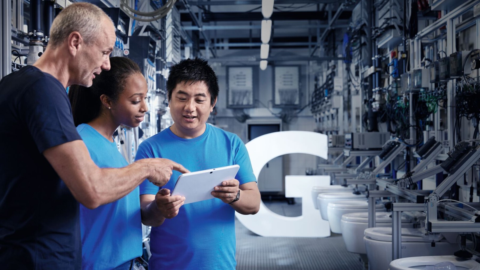 Geberit Mitarbeitende des Fachbereichs Informatik Geberit Mitarbeitende des Fachbereichs Informatik