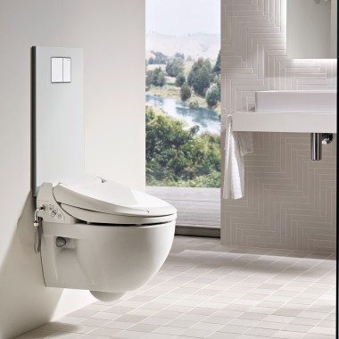 Geberit AquaClean 4000 mit Designplatte