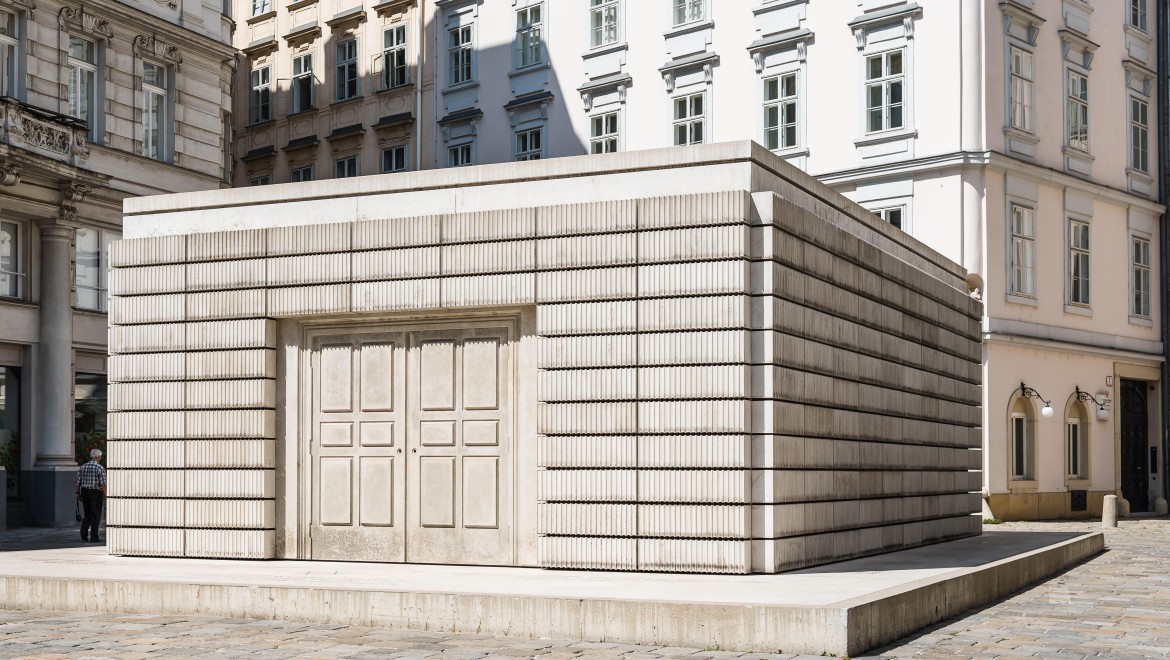 Holocaust Mahnmal in Wien entworfen von Rachel Whiteread. (© Alamy Stock Foto)