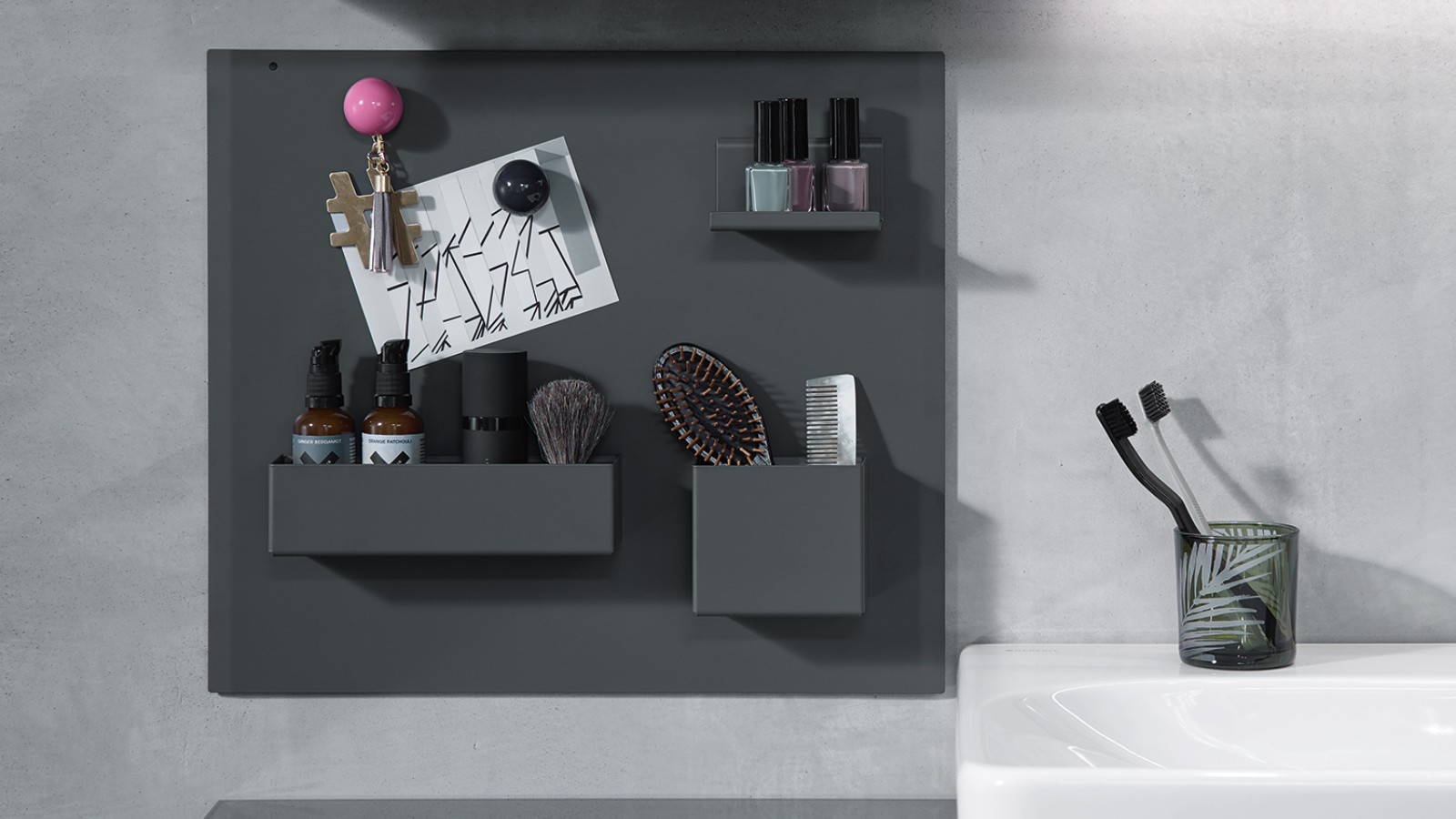 Geberit Smyle Magnettafel mit versetzbaren Ablagen