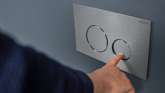 Elegante WC-Drückerplatte der Reihe Sigma40 von Geberit Elegante WC-Drückerplatte der Reihe Sigma40 von Geberit