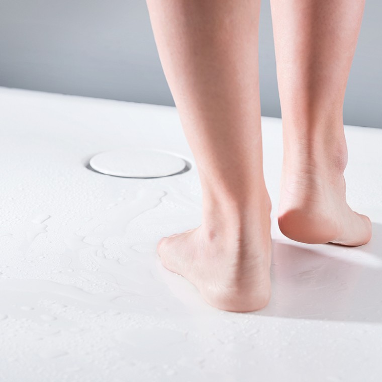 Walk-in-Dusche mit Duschfläche Geberit Setaplano