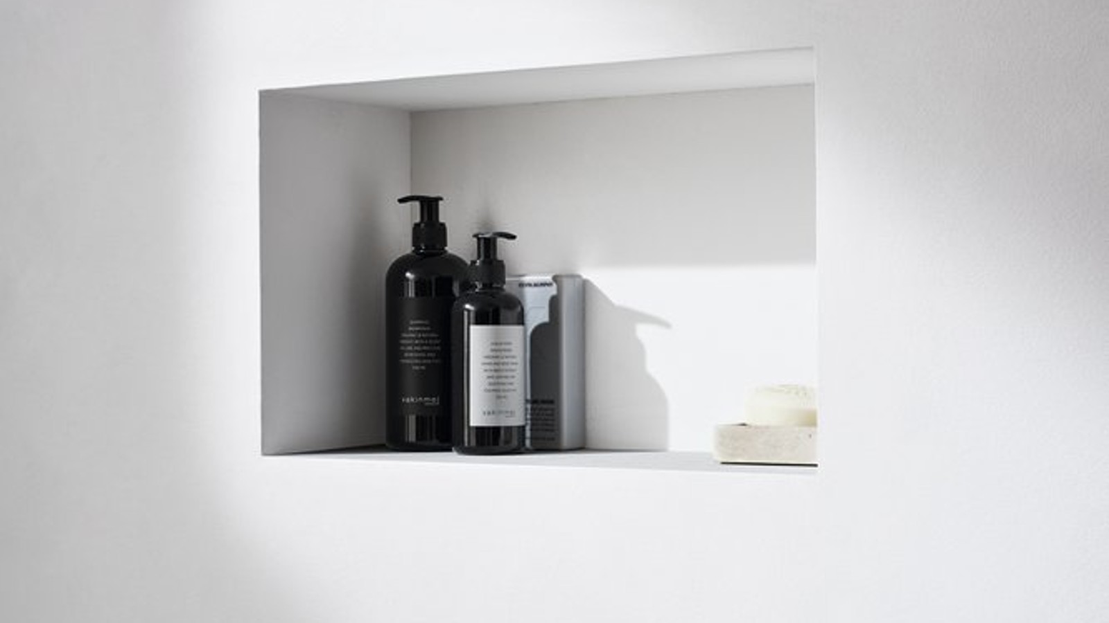 Wandnische in der Dusche zur Verstauung von Duschutensilien.