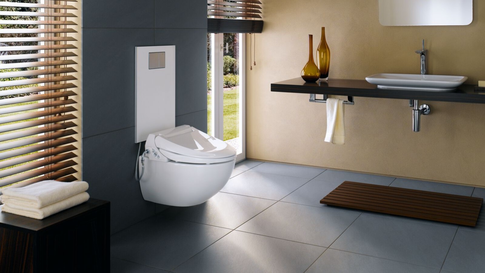 Geberit AquaClean 4000 mit Designplatte