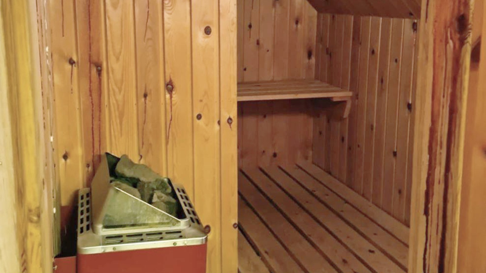 Eine Sauna mit Dachschräge (© @triner2 und @strandparken3)