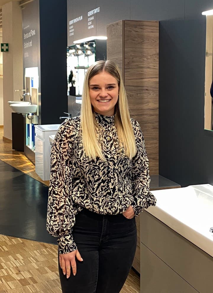 Chiara Thum, als Studentin im Pflichtpraktikum bei Geberit. Chiara Thum, als Studentin im Pflichtpraktikum bei Geberit.