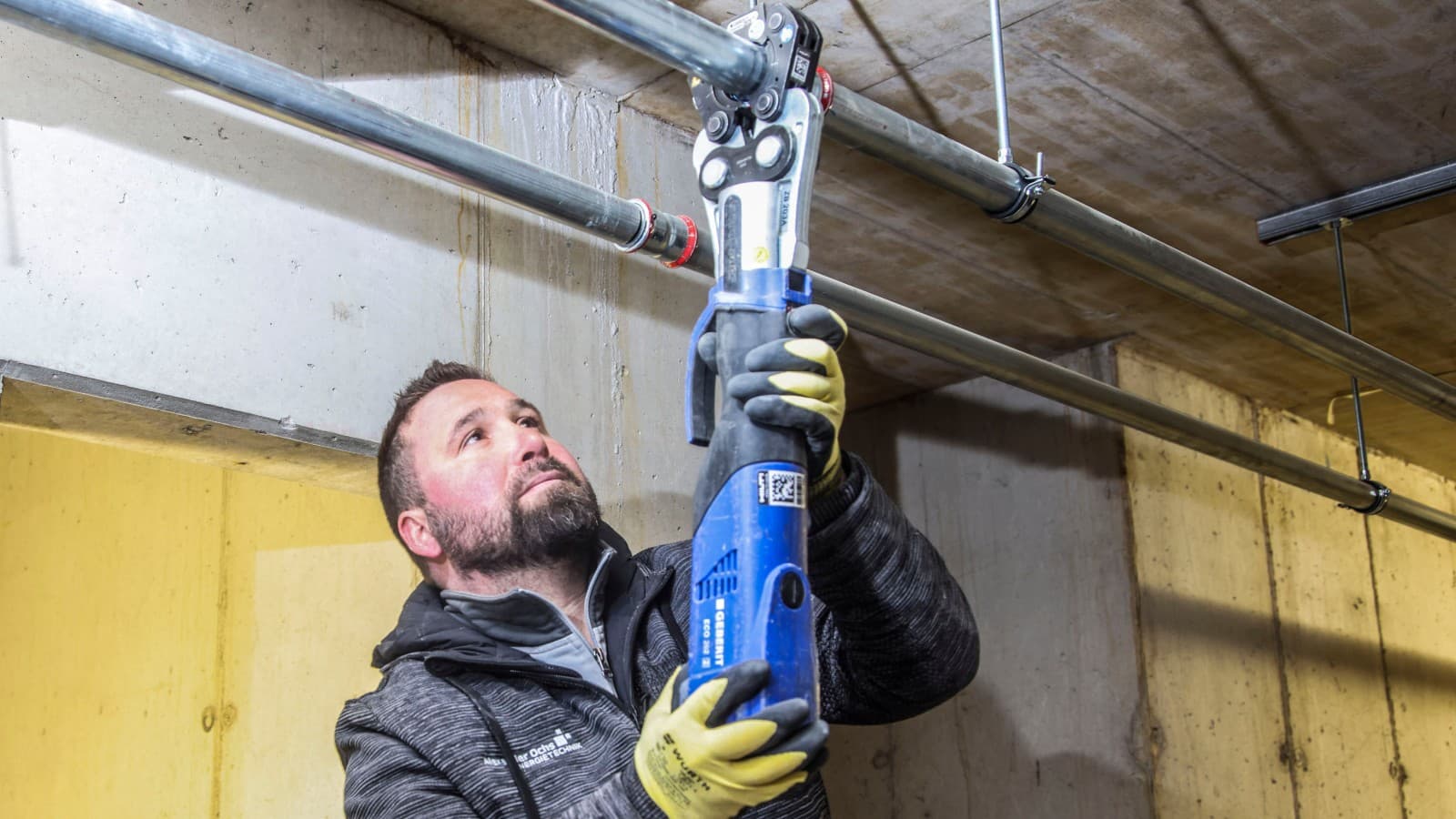 Einfache Verarbeitung mit Geberit Mapress Edelstahl Einfache Verarbeitung mit Geberit Mapress Edelstahl