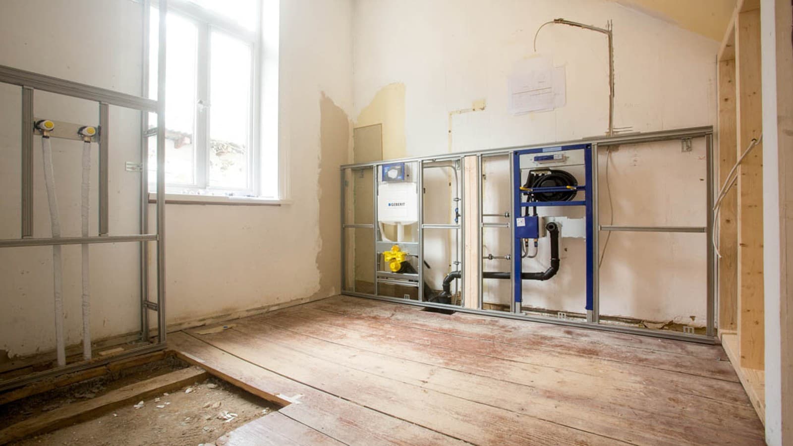 Rohbau mit Geberit GIS Installationselement, Versorgungssystem Geberit FlowFit und Entwässerungssystem Silent-PP Rohbau mit Geberit GIS Installationselement, Versorgungssystem Geberit FlowFit und Entwässerungssystem Silent-PP