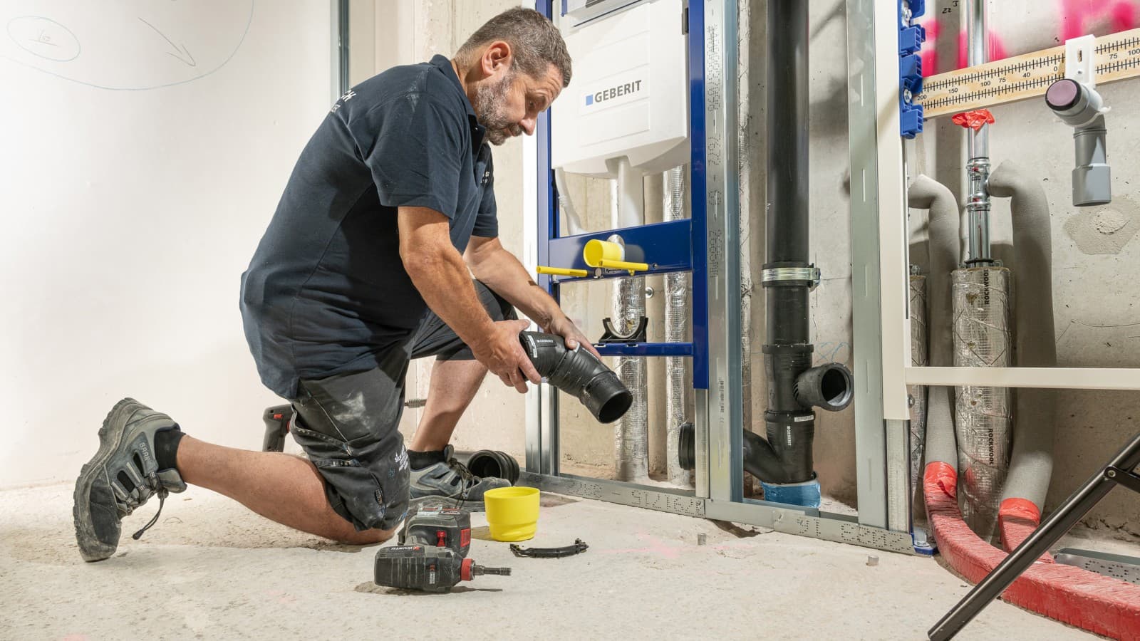 Geberit SuperTube spart Platz, Zeit und Material Geberit SuperTube spart Platz, Zeit und Material