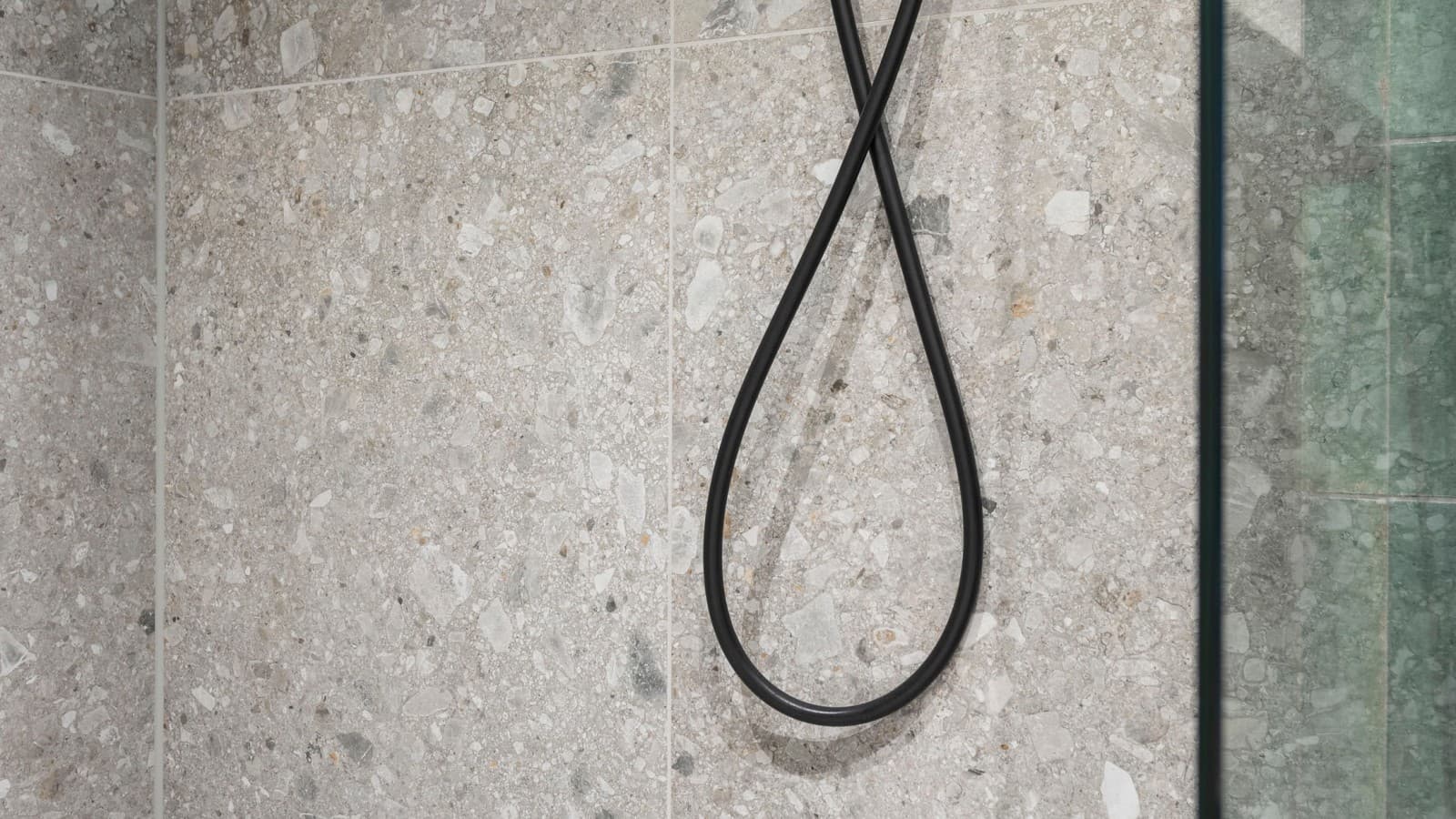 Geberit Wandablauf in der bodenebenen Dusche des Clipper Boardinghouse Hamburg. Geberit Wandablauf in der bodenebenen Dusche des Clipper Boardinghouse Hamburg.