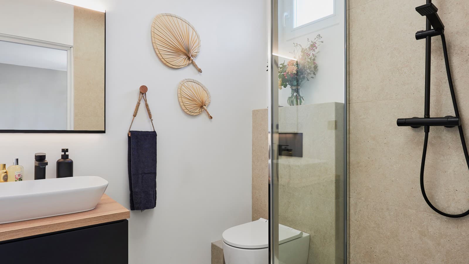 Kleines Badezimmer mit Dusche