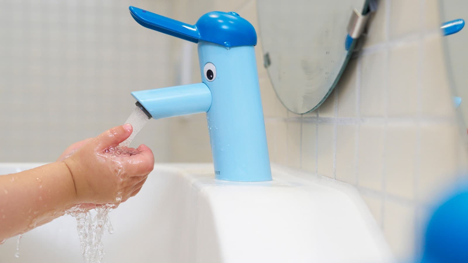 Geberit Bambini Armatur in Ozeanblau und Hellblau Geberit Bambini Armatur in Ozeanblau und Hellblau