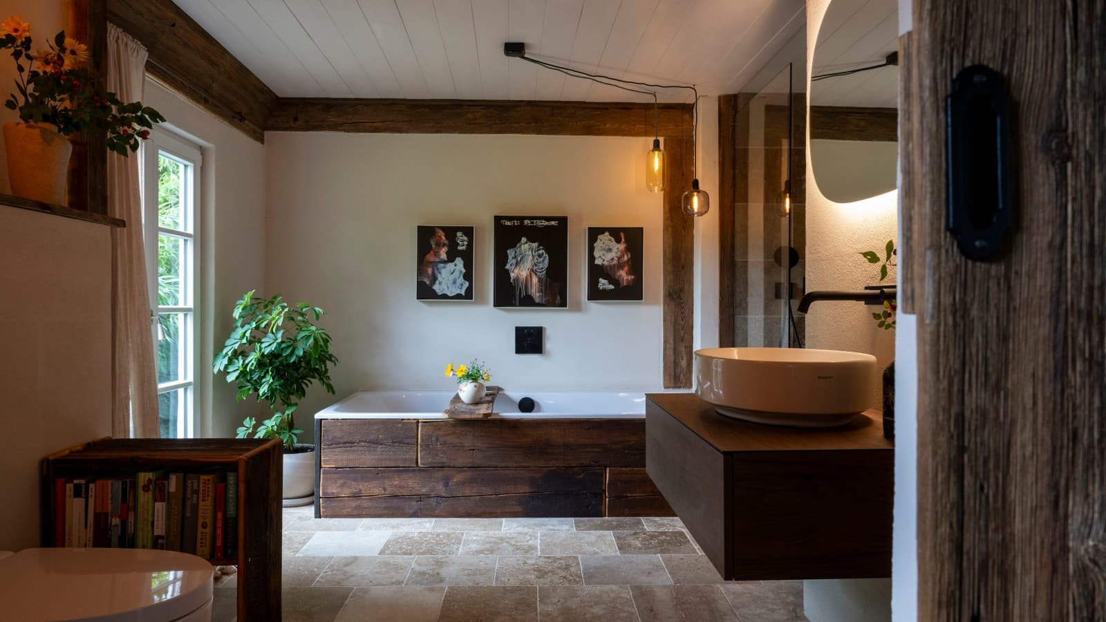 Das fertige Badezimmer ausgestattet mit Geberit Produkten. Das fertige Badezimmer ausgestattet mit Geberit Produkten.