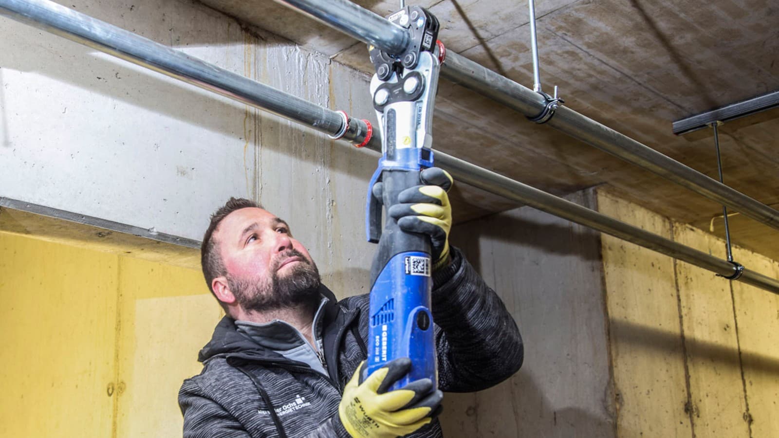 Verpressung des Versorgungssystem Geberit Mapress C-Stahl Verpressung des Versorgungssystem Geberit Mapress C-Stahl