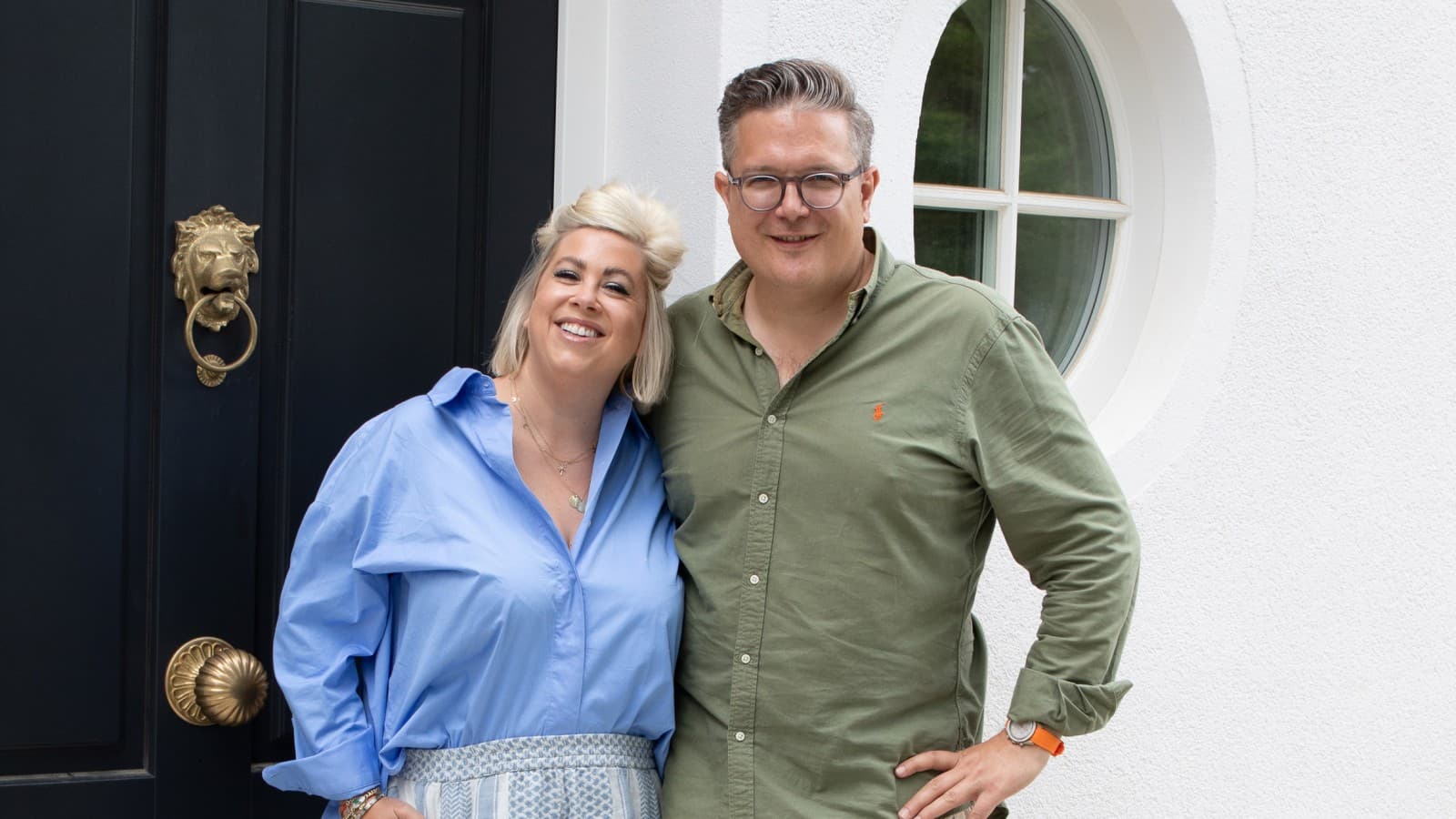 Franziska und Jasper von Hardenberg vor dem Bergheim Berlin. Franziska und Jasper von Hardenberg vor dem Bergheim Berlin.