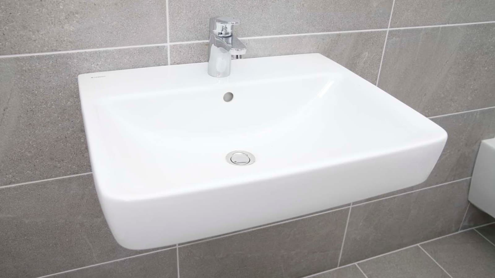 Mit Rollstuhl unterfahrbarer Waschtisch der Serie Geberit Renova Plan Mit Rollstuhl unterfahrbarer Waschtisch der Serie Geberit Renova Plan