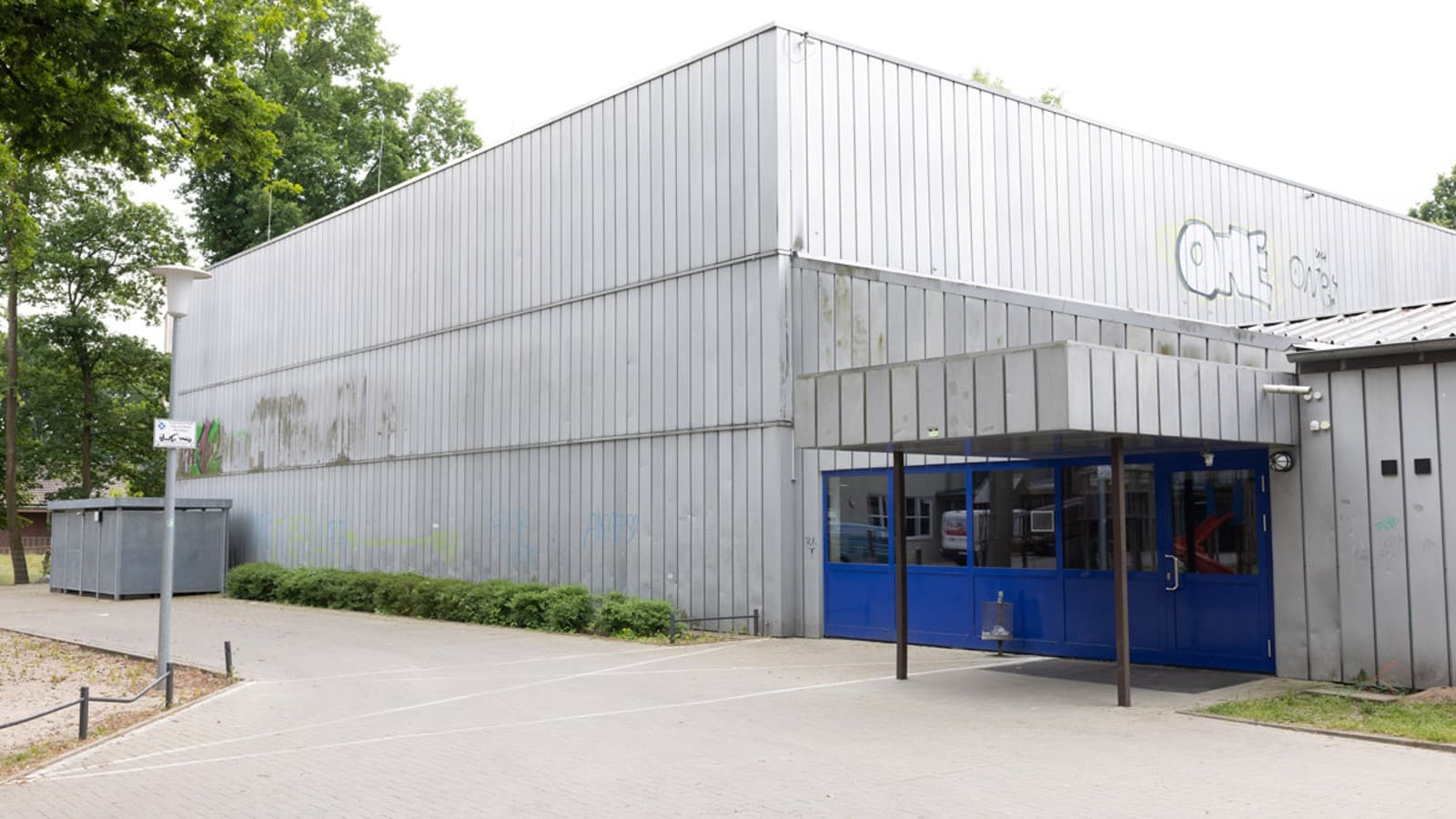 Turnhalle Weyhausen mit Sanitärtechnik und Badkeramiken von Geberit ausgestattet. Turnhalle Weyhausen mit Sanitärtechnik und Badkeramiken von Geberit ausgestattet.