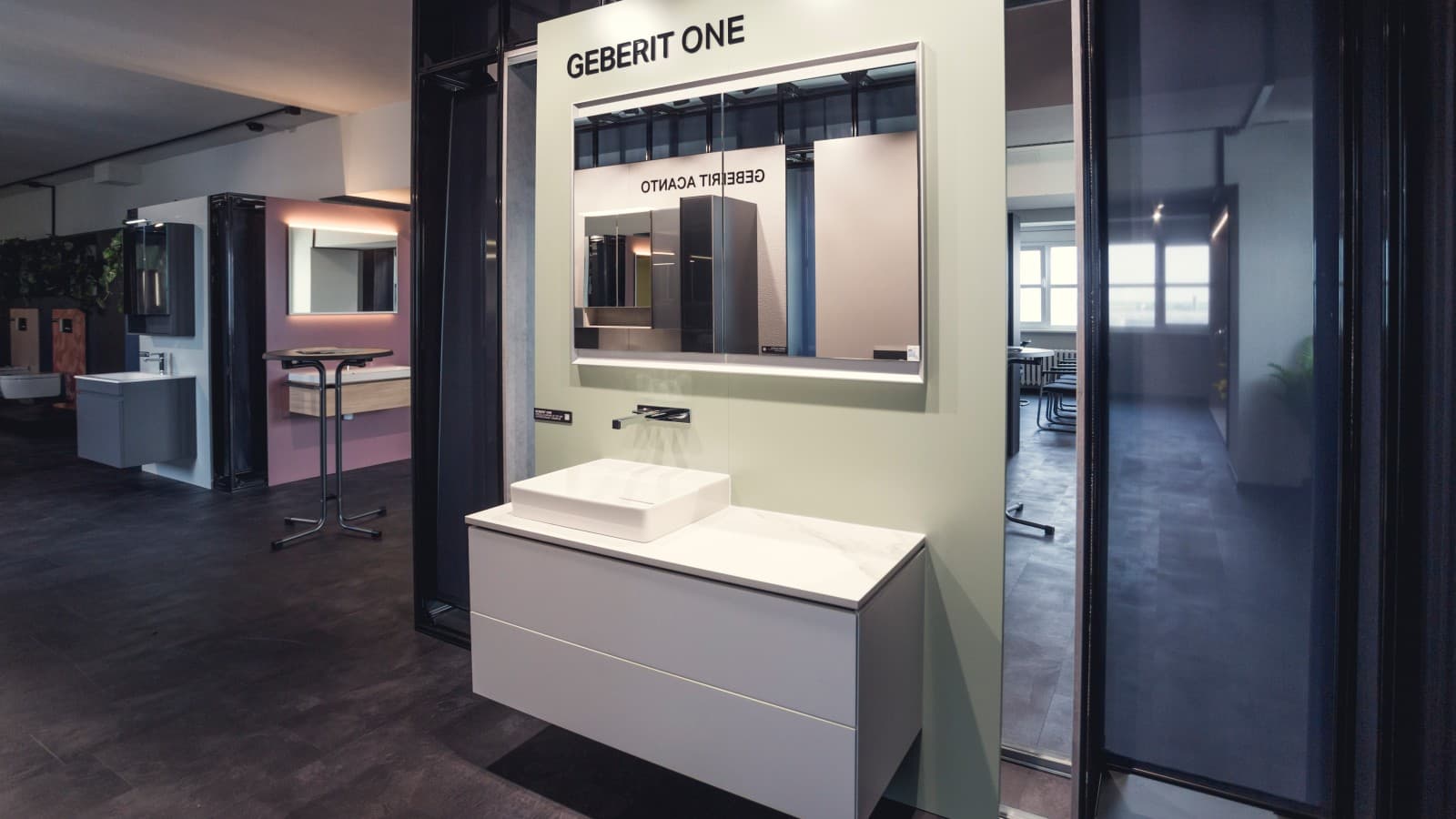 Badserie Geberit ONE in der Ausstellung des Keramikwerks in Haldensleben. Badserie Geberit ONE in der Ausstellung des Keramikwerks in Haldensleben.