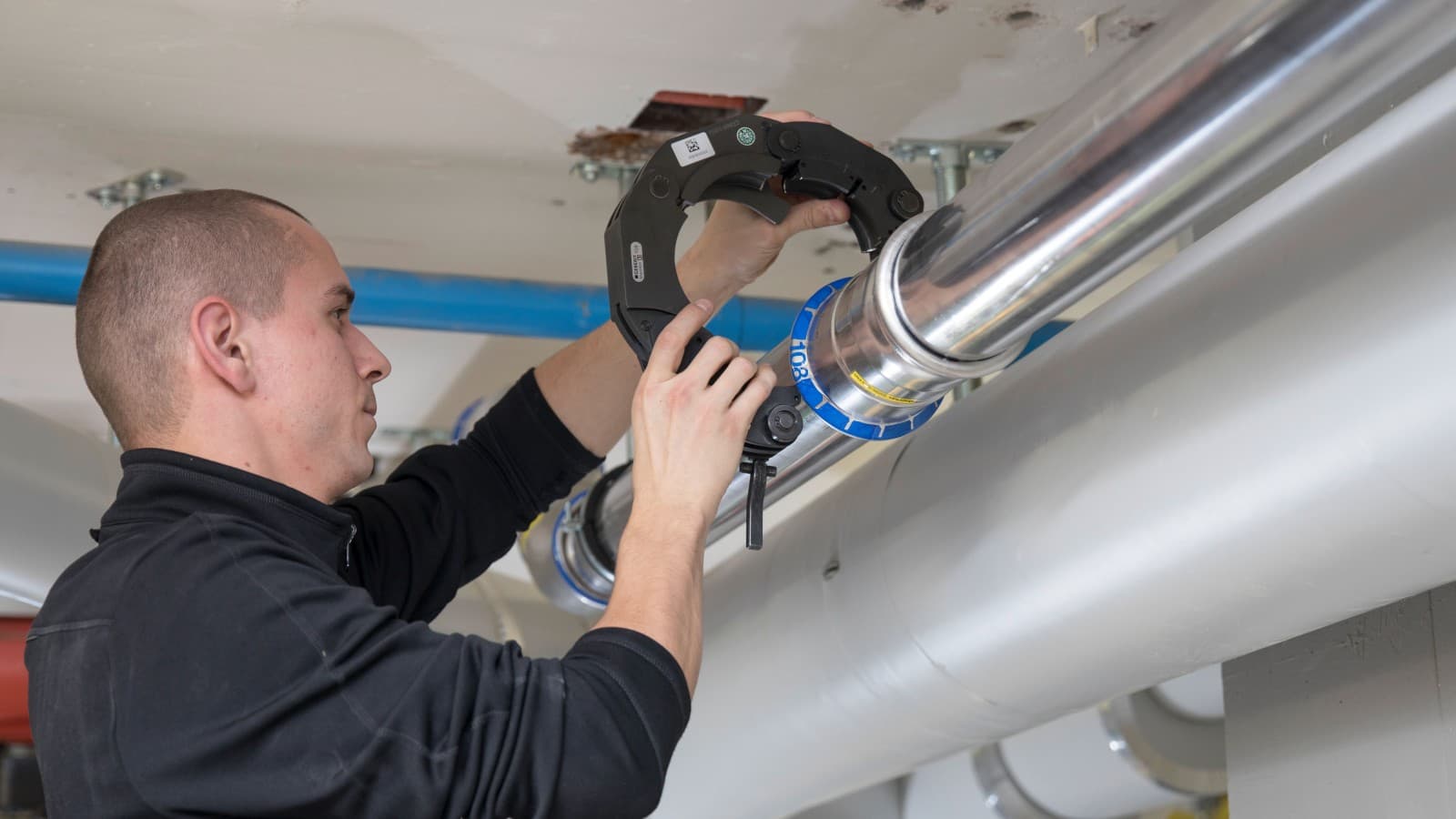 Relativ kleines und leichtes Werkzeug selbst bei Mapress d108 Relativ kleines und leichtes Werkzeug selbst bei Mapress d108
