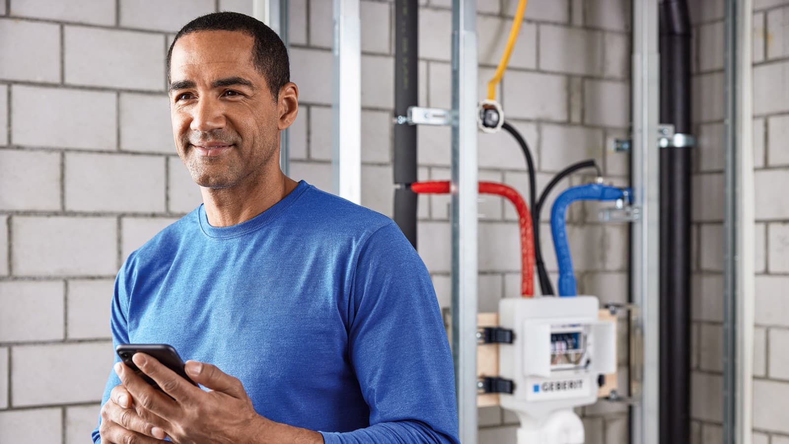 Die Geberit Hygienespülung wurde installiert und mit der App Geberit Control eingestellt Die Geberit Hygienespülung wurde installiert und mit der App Geberit Control eingestellt