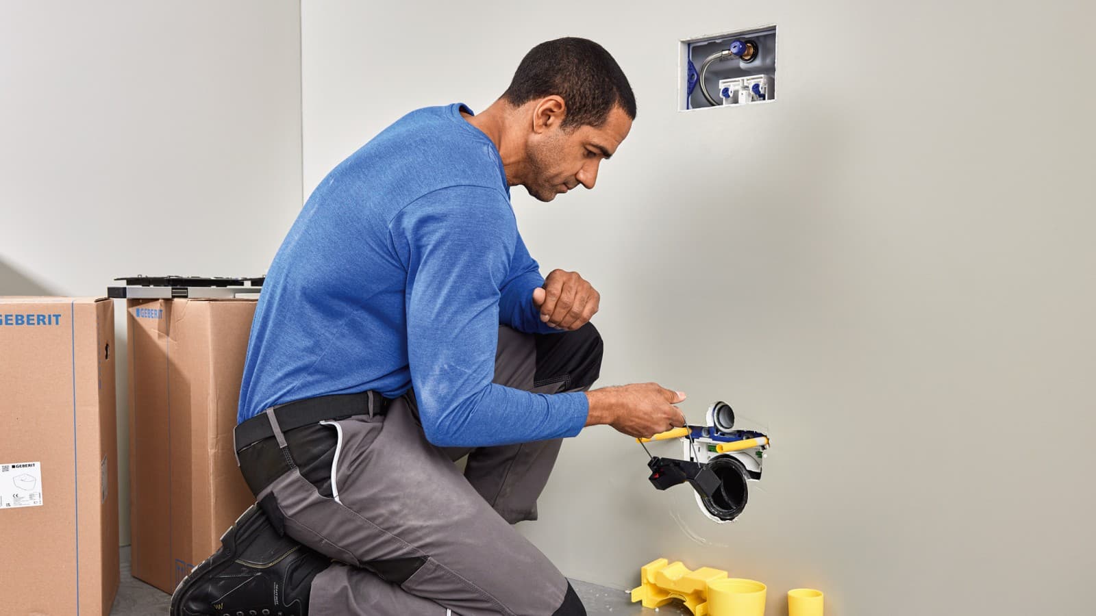 Installation des Geberit Bus Konverters für WC-Steuerungen Installation des Geberit Bus Konverters für WC-Steuerungen